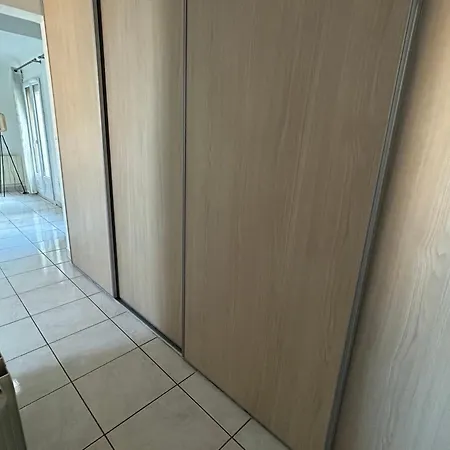 Amazon- Parking & Balcon * Pontault-Combault